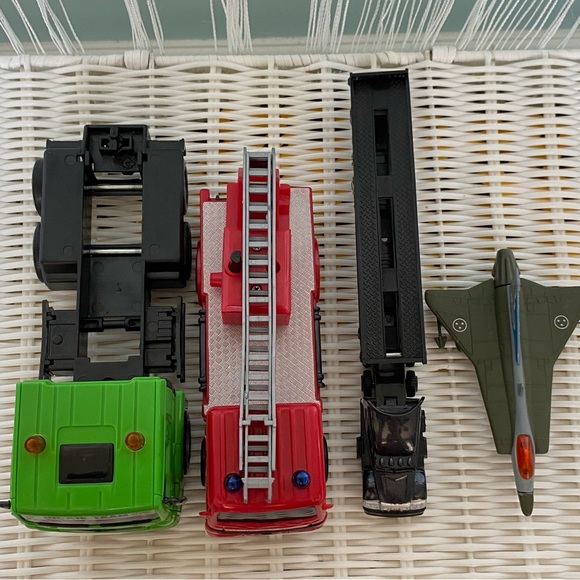 Bundle of Four Toy Vehicles - Picture 13 of 17